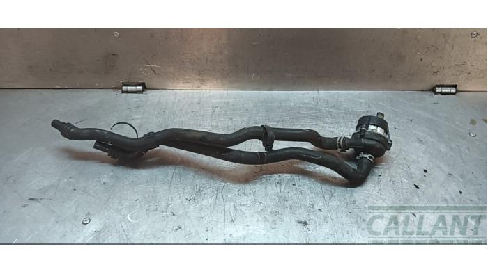 Begagnade Extra vattenpump Landrover Range Rover Sport (LW) 3.0 SDV6 Hybrid Pris € 60,50 Inklusive moms erbjuds av Garage Callant