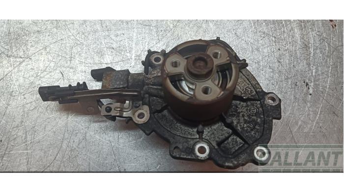 Begagnade Vattenpump Jaguar XE 2.0d 180 16V Pris € 60,50 Inklusive moms erbjuds av Garage Callant