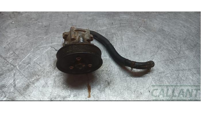 Usagé Pompe de direction Opel Vivaro 2.0 CDTI 16V Prix € 121,00 Prix TTC proposé par Garage Callant