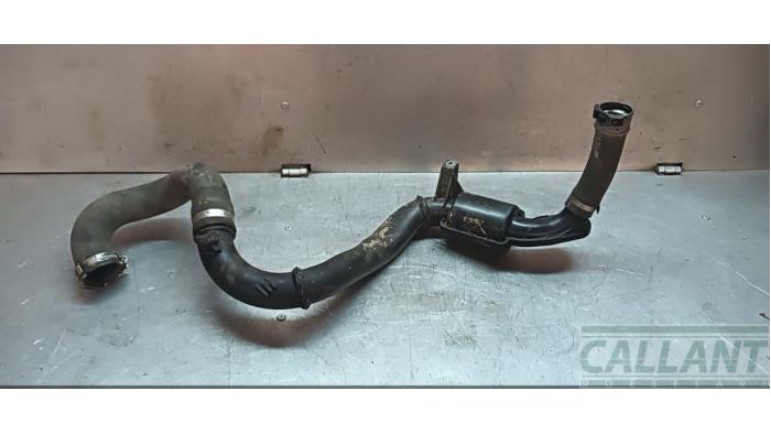 Gebrauchte Intercooler Rohr Opel Vivaro 2.0 CDTI 16V Preis € 60,50 Mit Mehrwertsteuer angeboten von Garage Callant