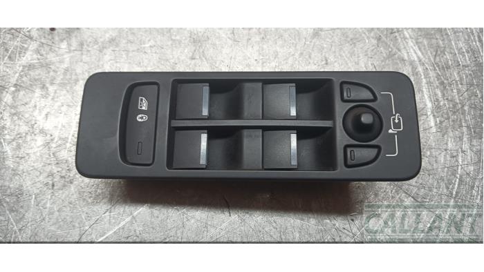 Usados Interruptor combinado de ventanillas Landrover Discovery Sport (LC) 2.2 sd4 16V Precio € 60,50 IVA incluido ofrecido por Garage Callant