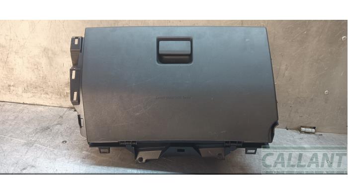 Begagnade Handskfack Landrover Discovery Sport (LC) 2.2 sd4 16V Pris € 90,75 Inklusive moms erbjuds av Garage Callant