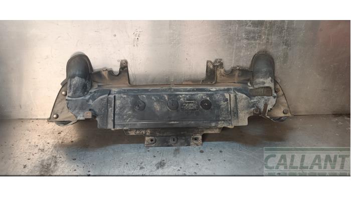 Begagnade Värmesköld Landrover Discovery Sport (LC) 2.2 sd4 16V Pris € 78,65 Inklusive moms erbjuds av Garage Callant