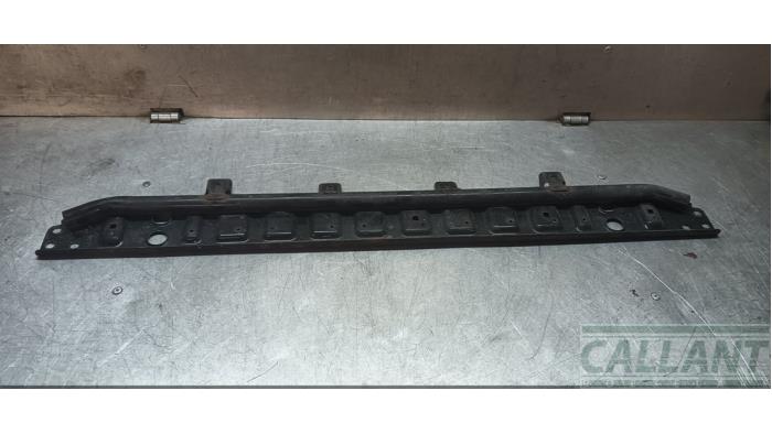 Lower radiator support