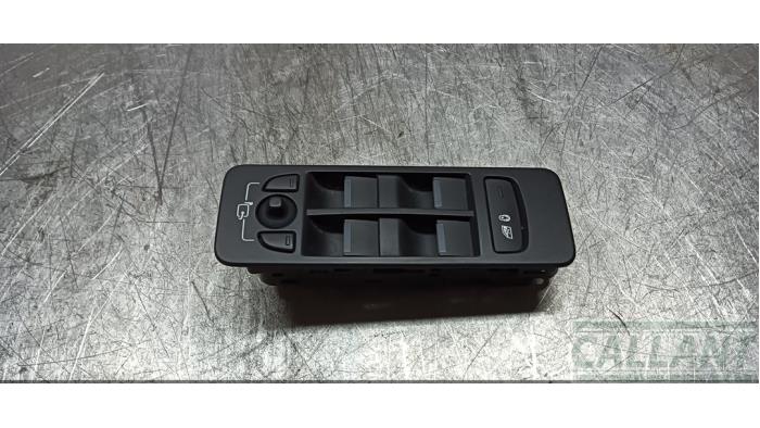 Usados Interruptor combinado de ventanillas Landrover Discovery Sport (LC) 2.2 sd4 16V Precio € 60,50 IVA incluido ofrecido por Garage Callant
