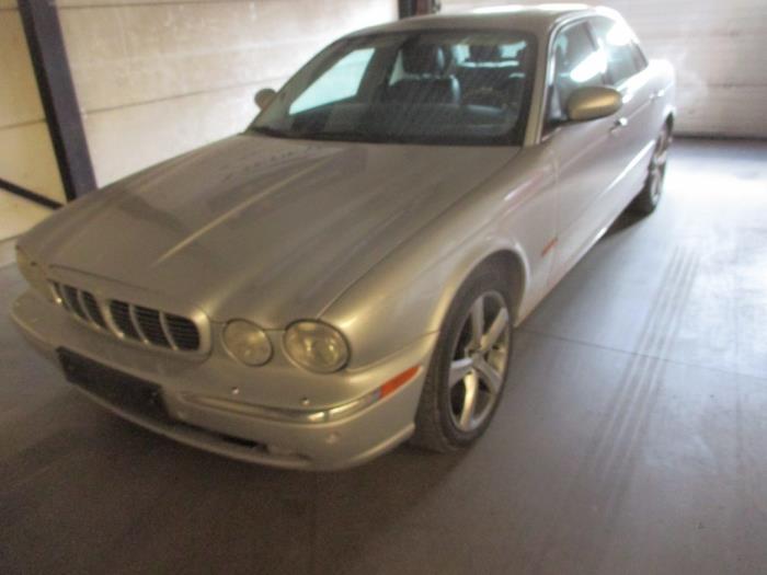 Używane Maska Jaguar XJ (X350) 6 3.0 V6 24V Cena € 695,75 Z VAT oferowane przez Garage Callant