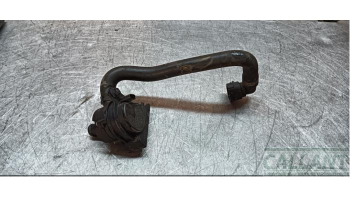 Begagnade Extra vattenpump Landrover Discovery Sport (LC) 2.0 TD4 150 16V Pris € 48,40 Inklusive moms erbjuds av Garage Callant