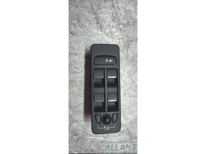 Usados Interruptor combinado de ventanillas Landrover Discovery Sport (LC) 2.0 TD4 150 16V Precio € 60,50 IVA incluido ofrecido por Garage Callant