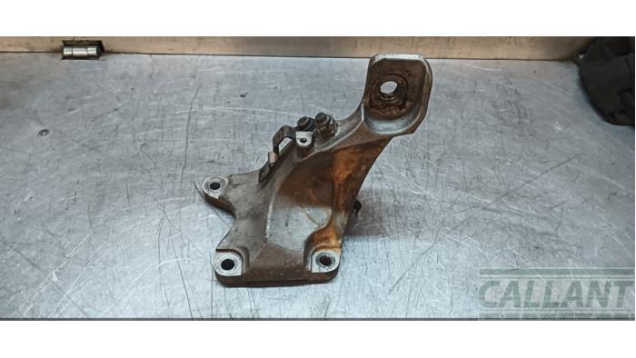 Used Engine mount Landrover Range Rover IV (LG) 4.4 SDV8 32V Price € 72,60 Inclusive VAT offered by Garage Callant
