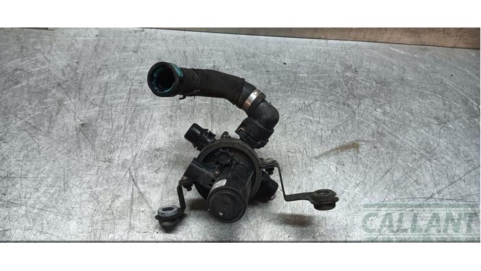 Begagnade Extra vattenpump Landrover Range Rover Velar (LY) 2.0 16V P400e AWD Pris € 163,35 Inklusive moms erbjuds av Garage Callant