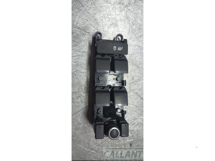 Usados Interruptor combinado de ventanillas Landrover Range Rover Velar (LY) 2.0 16V P400e AWD Precio € 78,65 IVA incluido ofrecido por Garage Callant