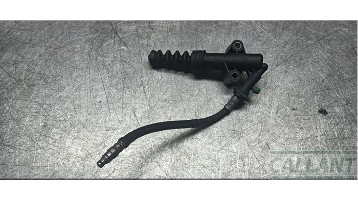 Begagnade Kopplingspump Opel Corsa F (UB/UH/UP) 1.2 12V 75 Pris € 36,30 Inklusive moms erbjuds av Garage Callant