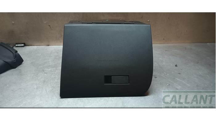 Begagnade Handskfack Opel Corsa F (UB/UH/UP) 1.2 12V 75 Pris € 60,50 Inklusive moms erbjuds av Garage Callant