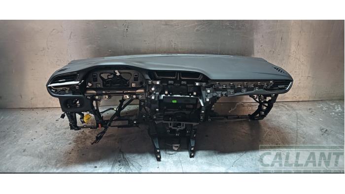 Używane Panel Opel Corsa F (UB/UH/UP) 1.2 12V 75 Cena € 726,00 Z VAT oferowane przez Garage Callant