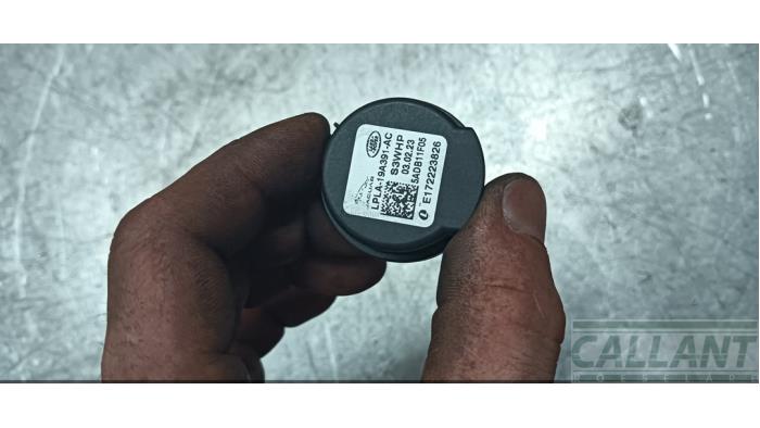 Używane Mikrofon Landrover Range Rover Velar (LY) 2.0 16V P400e AWD Cena € 30,25 Z VAT oferowane przez Garage Callant
