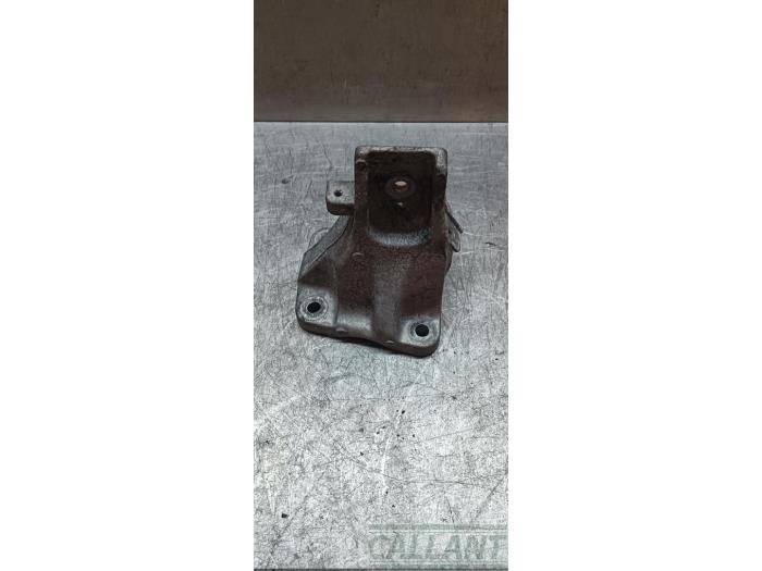 Usagé Support moteur Landrover Range Rover Velar (LY) 2.0 16V P400e AWD Prix € 30,25 Prix TTC proposé par Garage Callant