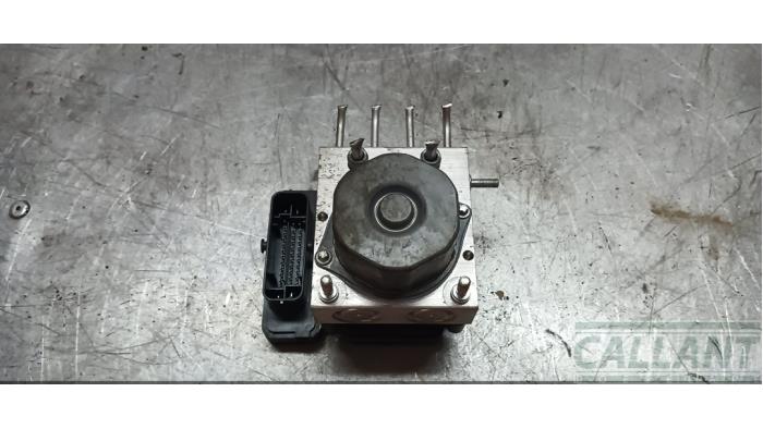 Begagnade ABS-pump Dacia Sandero II 0.9 TCE 12V Pris € 163,35 Inklusive moms erbjuds av Garage Callant