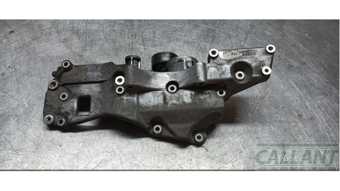 Usagé Support dynamo haut Landrover Freelander II 2.2 tD4 16V Prix € 30,25 Prix TTC proposé par Garage Callant