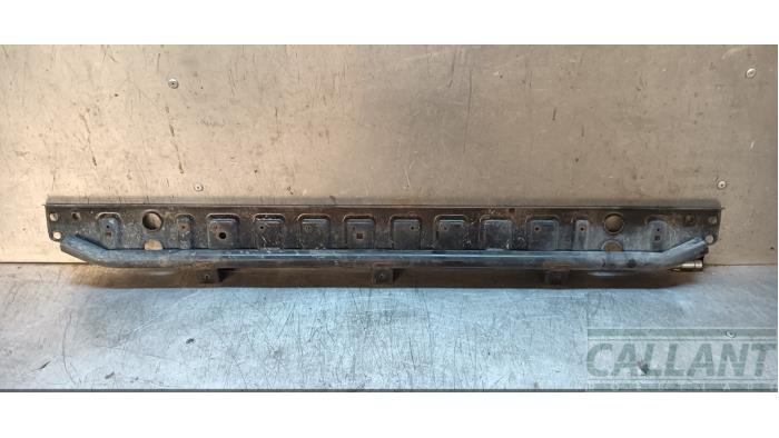 Lower radiator support