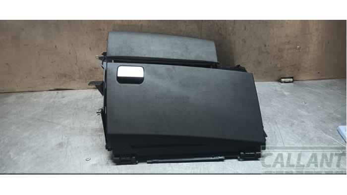 Begagnade Handskfack Landrover Range Rover Sport (LS) 3.0 S TDV6 Pris € 121,00 Inklusive moms erbjuds av Garage Callant