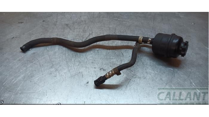 Begagnade Styrservotank Landrover Range Rover III (LM) 4.4 V8 32V Pris € 18,15 Inklusive moms erbjuds av Garage Callant