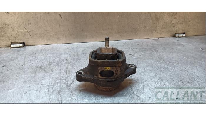 Used Engine mount Landrover Range Rover III (LM) 4.4 V8 32V Price € 30,25 Inclusive VAT offered by Garage Callant