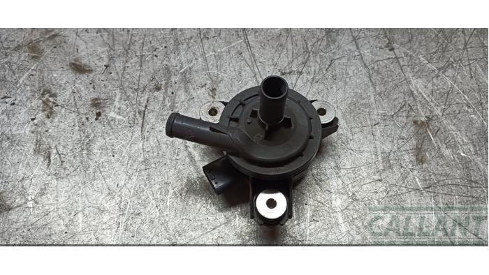 Begagnade Extra vattenpump Mitsubishi Outlander (GF/GG) 2.4 16V PHEV 4x4 Pris € 223,85 Inklusive moms erbjuds av Garage Callant
