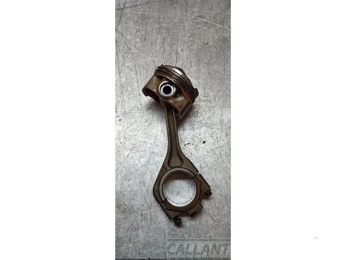 Usados Pistón Landrover Range Rover Velar (LY) 2.0 16V P250 AWD Precio € 151,25 IVA incluido ofrecido por Garage Callant