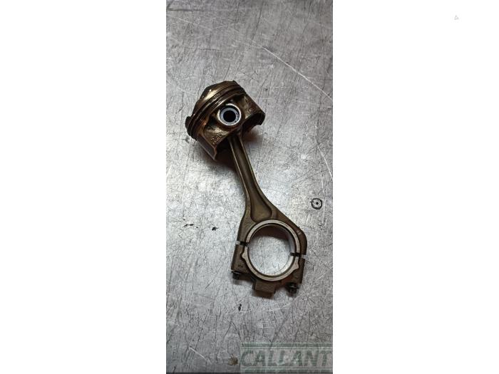 Usados Pistón Landrover Range Rover Velar (LY) 2.0 16V P250 AWD Precio € 151,25 IVA incluido ofrecido por Garage Callant