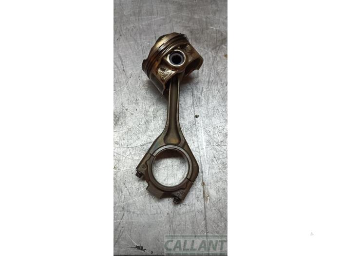 Usados Pistón Landrover Range Rover Velar (LY) 2.0 16V P250 AWD Precio € 151,25 IVA incluido ofrecido por Garage Callant