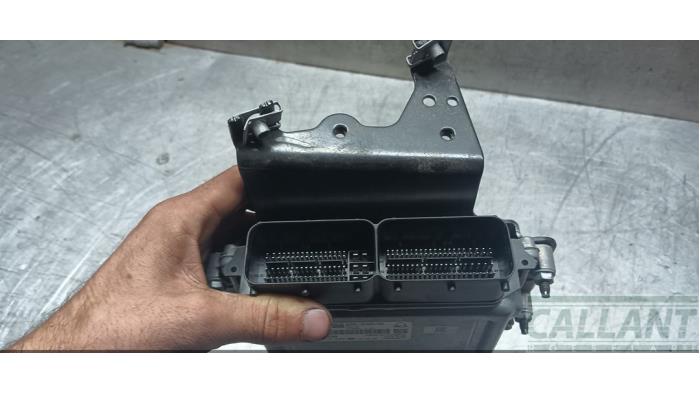Engine management computer from a Land Rover Range Rover Sport (LW) 3.0 SDV6 2016