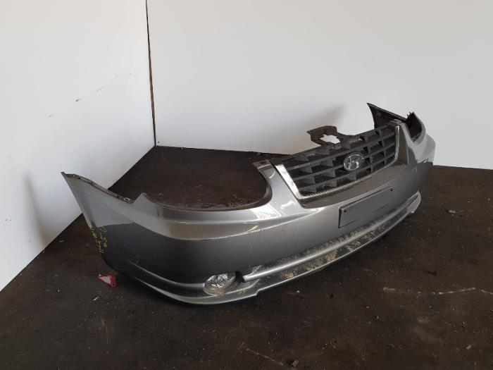 Front bumper from a Hyundai Accent 1.6 16V 2005