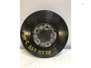 Used Front brake disc BMW X6 (F16) xDrive40d 3.0 24V Price on request offered by Autohandel-Smet Gebroeders NV
