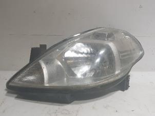 Used Headlight, left Nissan Tiida (C11X) 1.5 dCi Price on request offered by Autohandel-Smet Gebroeders NV