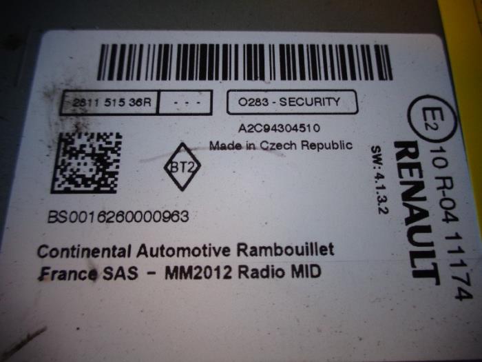 Radio van een Renault Clio IV (5R) 1.2 16V 2014