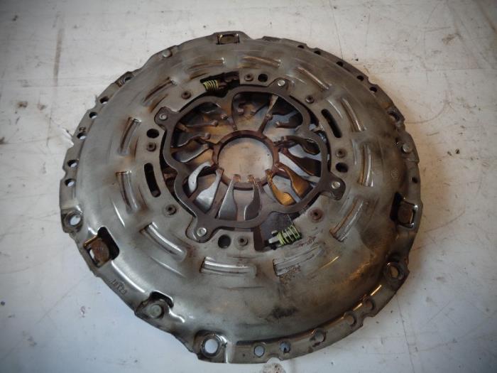 Pressure plate from a Renault Master IV (FV) 2.3 dCi 145 16V FWD 2010