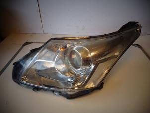 Used Headlight, left Toyota Avensis Wagon (T27) 2.0 16V D-4D-F Price on request offered by Autohandel-Smet Gebroeders NV