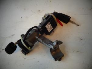 Used Ignition lock + key Opel Antara (LA6) 2.0 CDTI 16V 4x4 Price on request offered by Autohandel-Smet Gebroeders NV