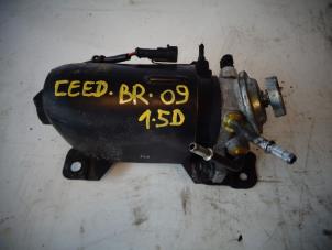 Used Fuel filter housing Kia Cee'd Sporty Wagon (EDF) 1.6 CRDi 115 16V Price on request offered by Autohandel-Smet Gebroeders NV