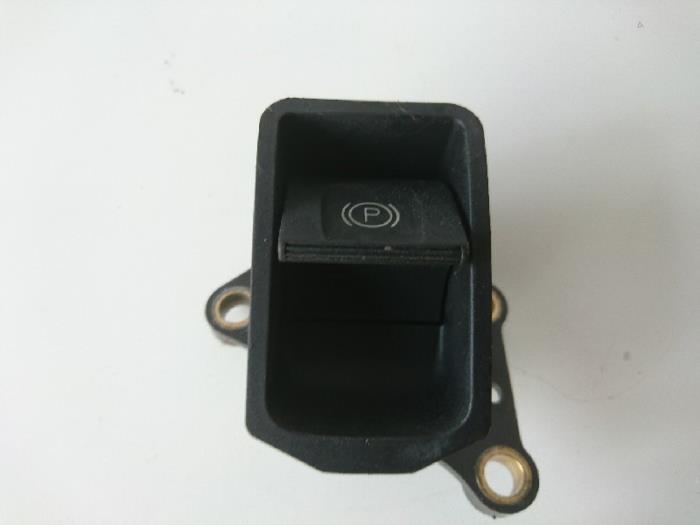 Parking brake mechanism from a Toyota Avensis Wagon (T27) 2.0 16V D-4D-F 2009