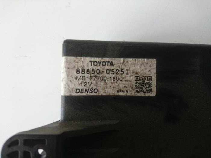 Używane Rózne Toyota Avensis Wagon (T27) 2.0 16V D-4D-F Cena na żądanie oferowane przez Autohandel-Smet Gebroeders NV