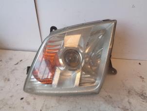 Used Headlight, right Isuzu D-Max 3.0 D 4x4 Price on request offered by Autohandel-Smet Gebroeders NV