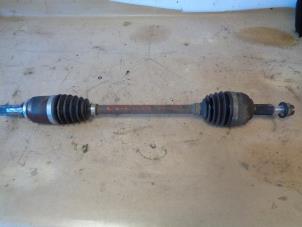 Used Front drive shaft, left Renault Clio III (BR/CR) 1.2 16V 75 Price on request offered by Autohandel-Smet Gebroeders NV