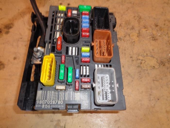Fuse box Peugeot Partner Tepee 1.2 12V eTHP PureTech 110