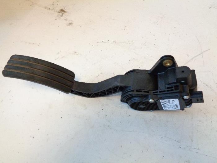 Begagnade Gaspedalsensor Renault Latitude 2.0 dCi 16V 175 FAP Pris på förfrågan erbjuds av Autohandel-Smet Gebroeders NV