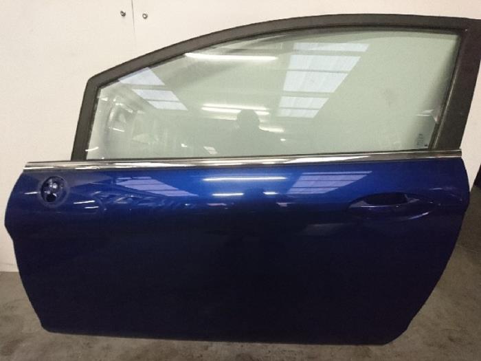 Puerta 2 puertas izquierda de un Ford Fiesta 6 (JA8) 1.0 EcoBoost 12V 100 2014