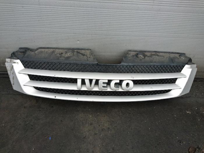 Grille from a Iveco New Daily V 3.0 MultiJet II VGT Euro V 2013