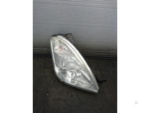 Used Headlight, right Iveco New Daily V 3.0 MultiJet II VGT Euro V Price on request offered by Autohandel-Smet Gebroeders NV