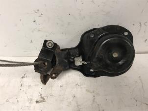 Used Spare wheel mechanism Landrover Discovery III (LAA/TAA) 2.7 TD V6 Price on request offered by Autohandel-Smet Gebroeders NV