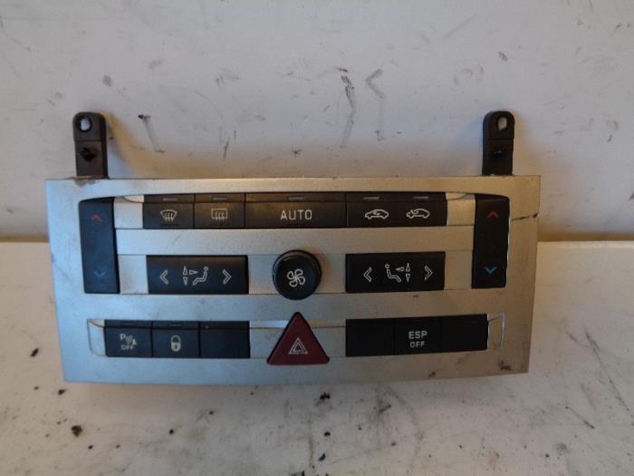 Air conditioning control panel from a Peugeot 407 SW (6E) 1.6 HDi 16V 2007